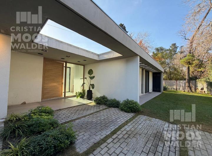 Casa · 236m² · 5 Ambientes · 3 Cocheras