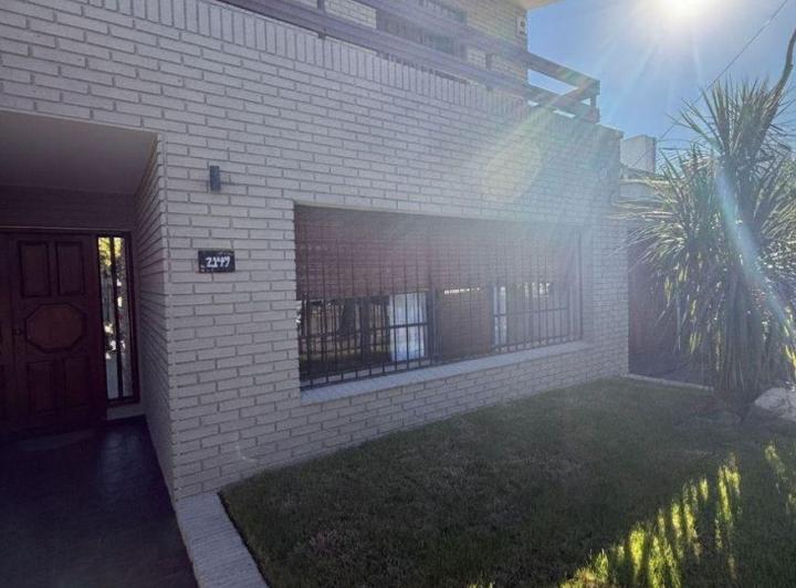 Casa · 380m² · 10 Ambientes · 2 Cocheras