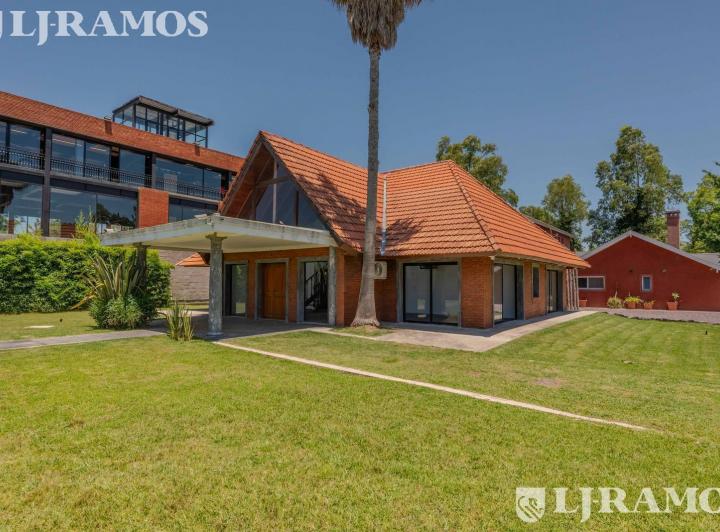 Edificio · 210m² · 10 Ambientes · 10 Cocheras