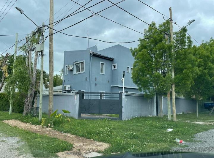 Casa · 220m² · 4 Ambientes · 2 Cocheras