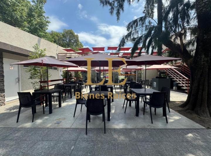 Local comercial · 50m² · 1 Ambiente · 5 Cocheras