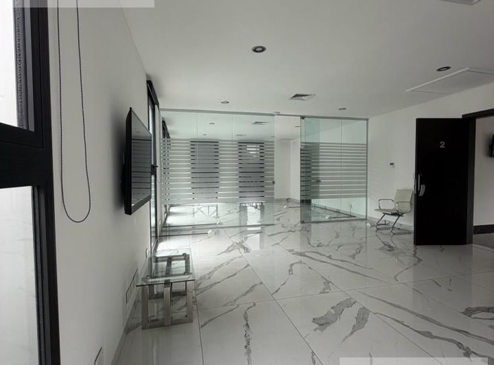 Oficina comercial · 90m² · 2 Ambientes · 2 Cocheras
