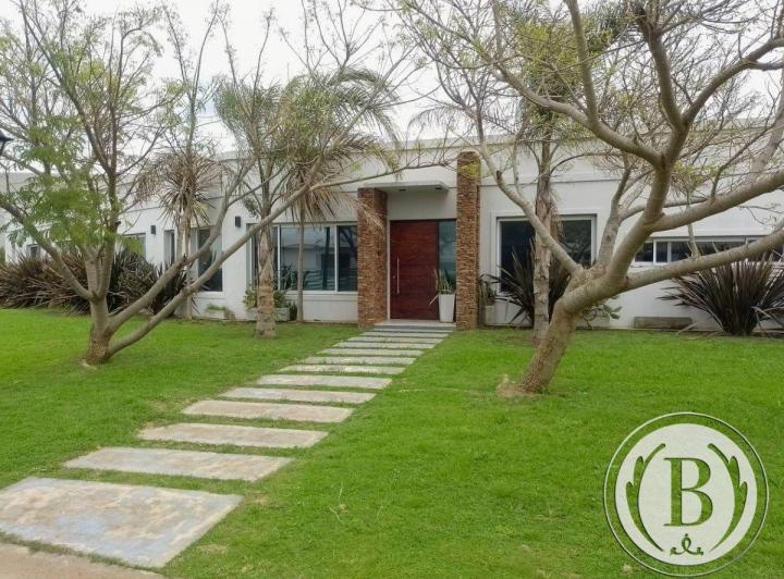 Casa · 196m² · 4 Ambientes · 1 Cochera