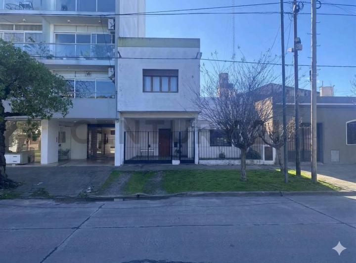 Casa · 162m² · 6 Ambientes · 1 Cochera