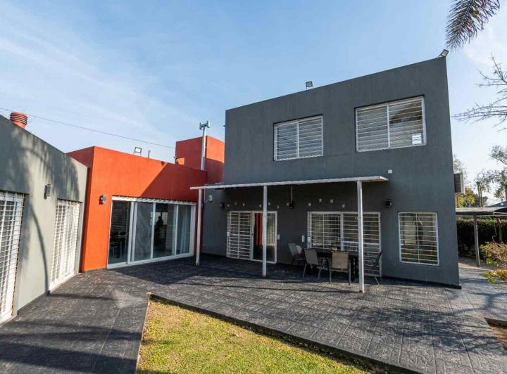 Casa · 300m² · 4 Ambientes