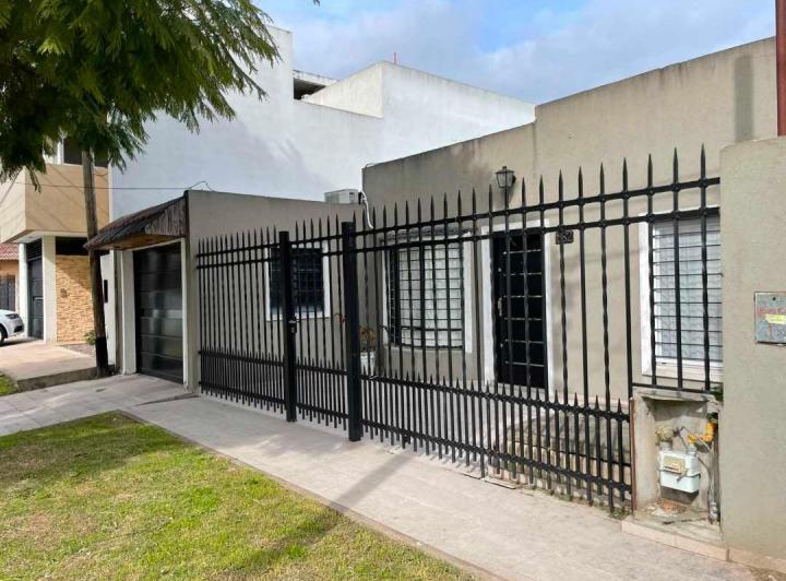 Casa · 112m² · 3 Dormitorios · 2 Cocheras