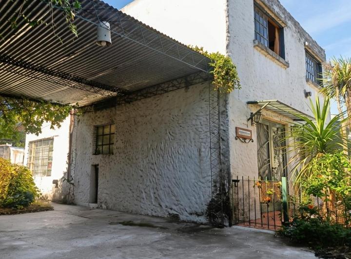 Casa · 200m² · 6 Ambientes · 4 Cocheras