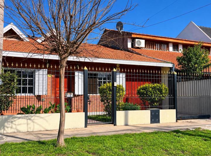 Casa · 168m² · 5 Ambientes · 2 Cocheras