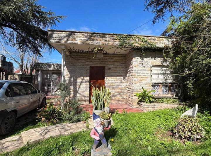 Casa · 91m² · 5 Ambientes · 2 Cocheras