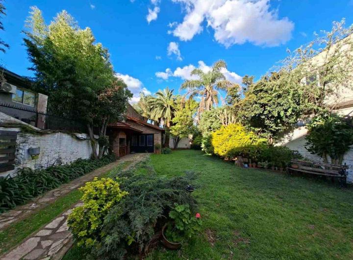 Casa · 150m² · 4 Ambientes · 3 Cocheras