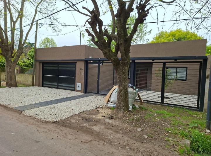 Casa · 180m² · 4 Ambientes · 2 Cocheras