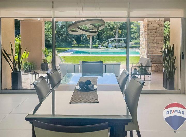 Casa · 233m² · 4 Ambientes · 1 Cochera