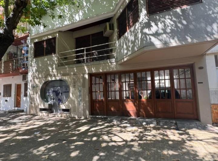 Casa · 385m² · 2 Dormitorios