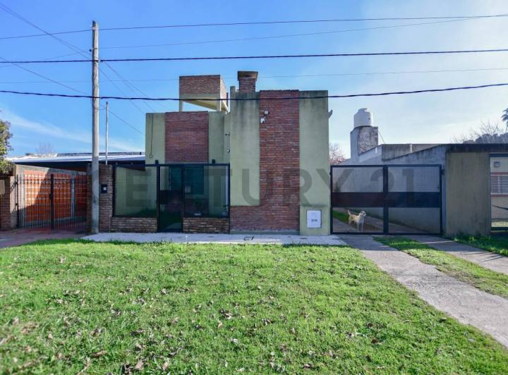 Casa · 110m² · 4 Ambientes · 1 Cochera