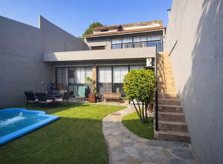 Casa · 249m² · 6 Ambientes · 1 Cochera