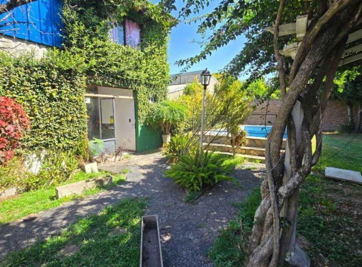 Casa · 195m² · 5 Ambientes · 2 Cocheras