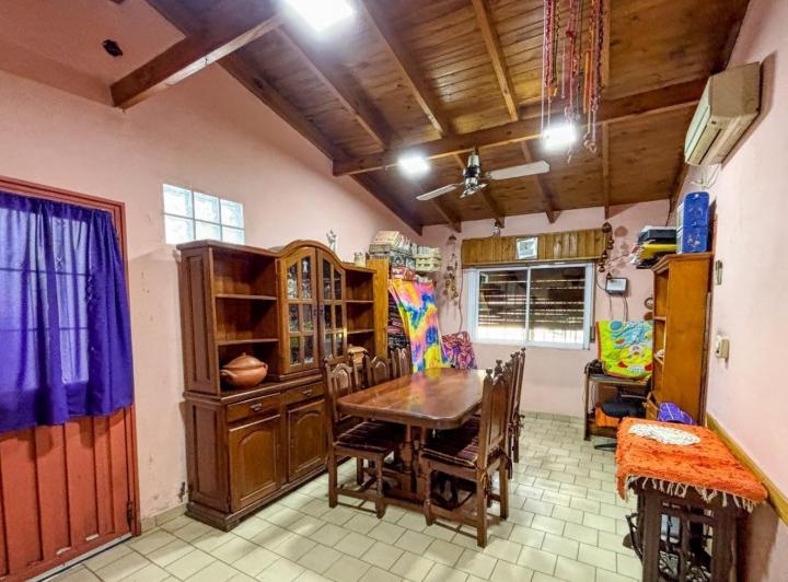 Casa · 203m² · 5 Ambientes · 1 Cochera