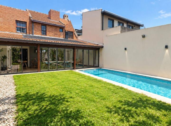 Casa · 223m² · 5 Ambientes · 2 Cocheras