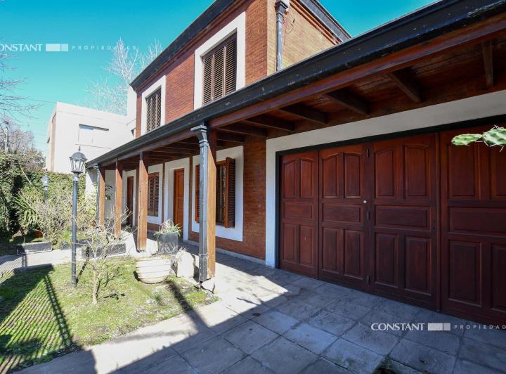 Casa · 238m² · 5 Ambientes · 2 Cocheras