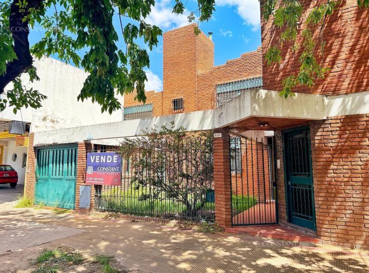 Casa · 175m² · 5 Ambientes · 2 Cocheras