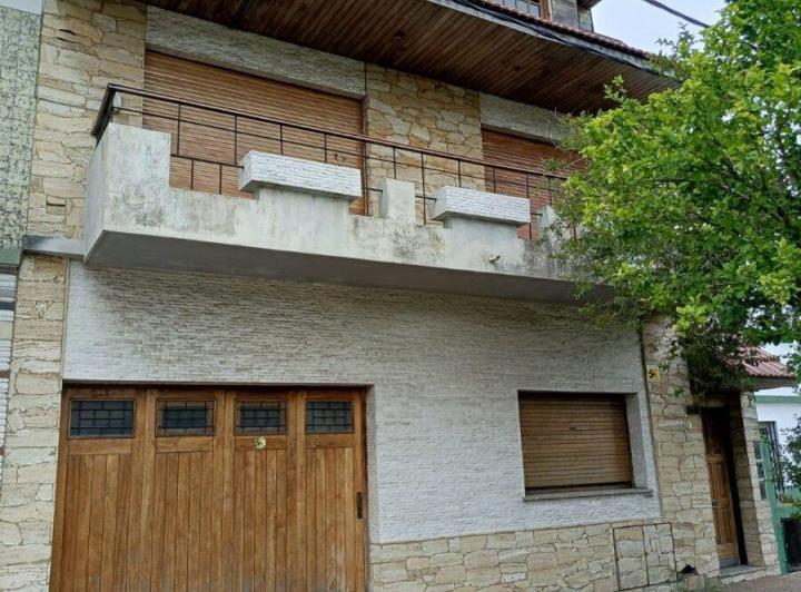 Casa · 259m² · 7 Ambientes · 2 Cocheras