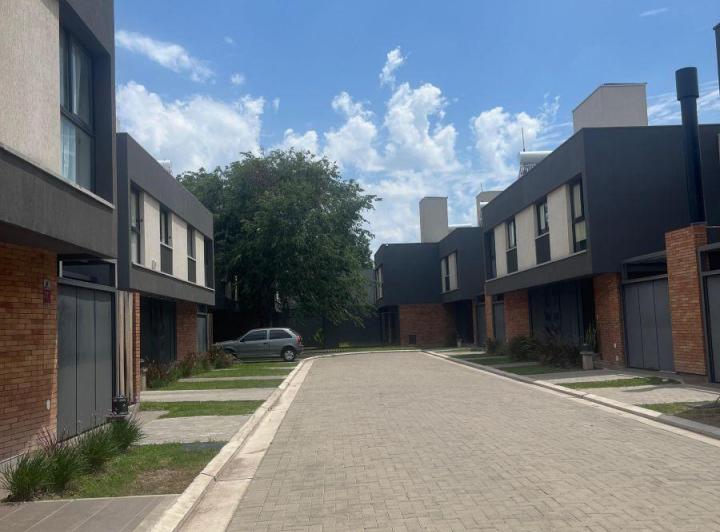 Casa · 98m² · 5 Ambientes · 1 Cochera