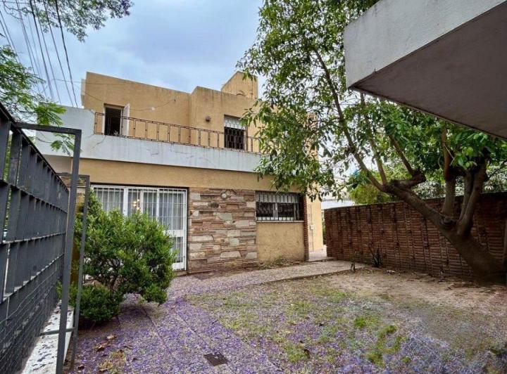Casa · 253m² · 7 Ambientes