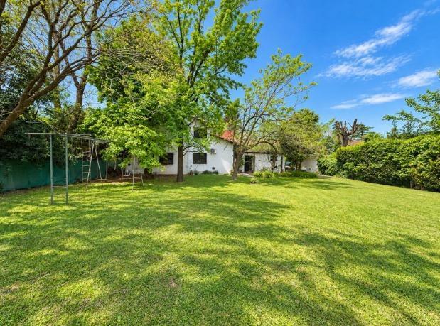 Terreno · 1256m² · 3 Dormitorios · 2 Cocheras