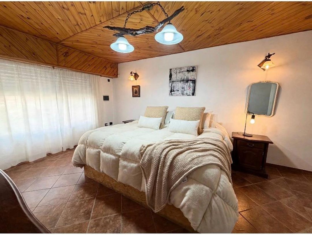 CASA 5 AMB. C/ COCHERA EN VENTA - LANUS OESTE