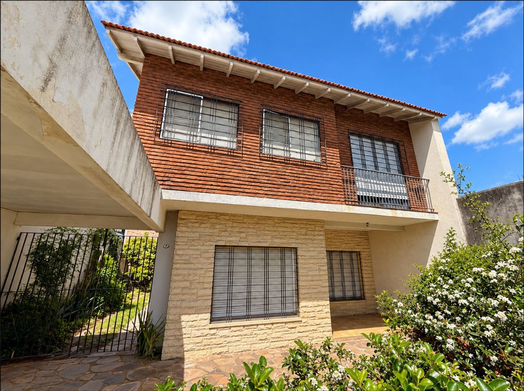 Casa venta 6 ambientes A. Sourdeaux con parrilla