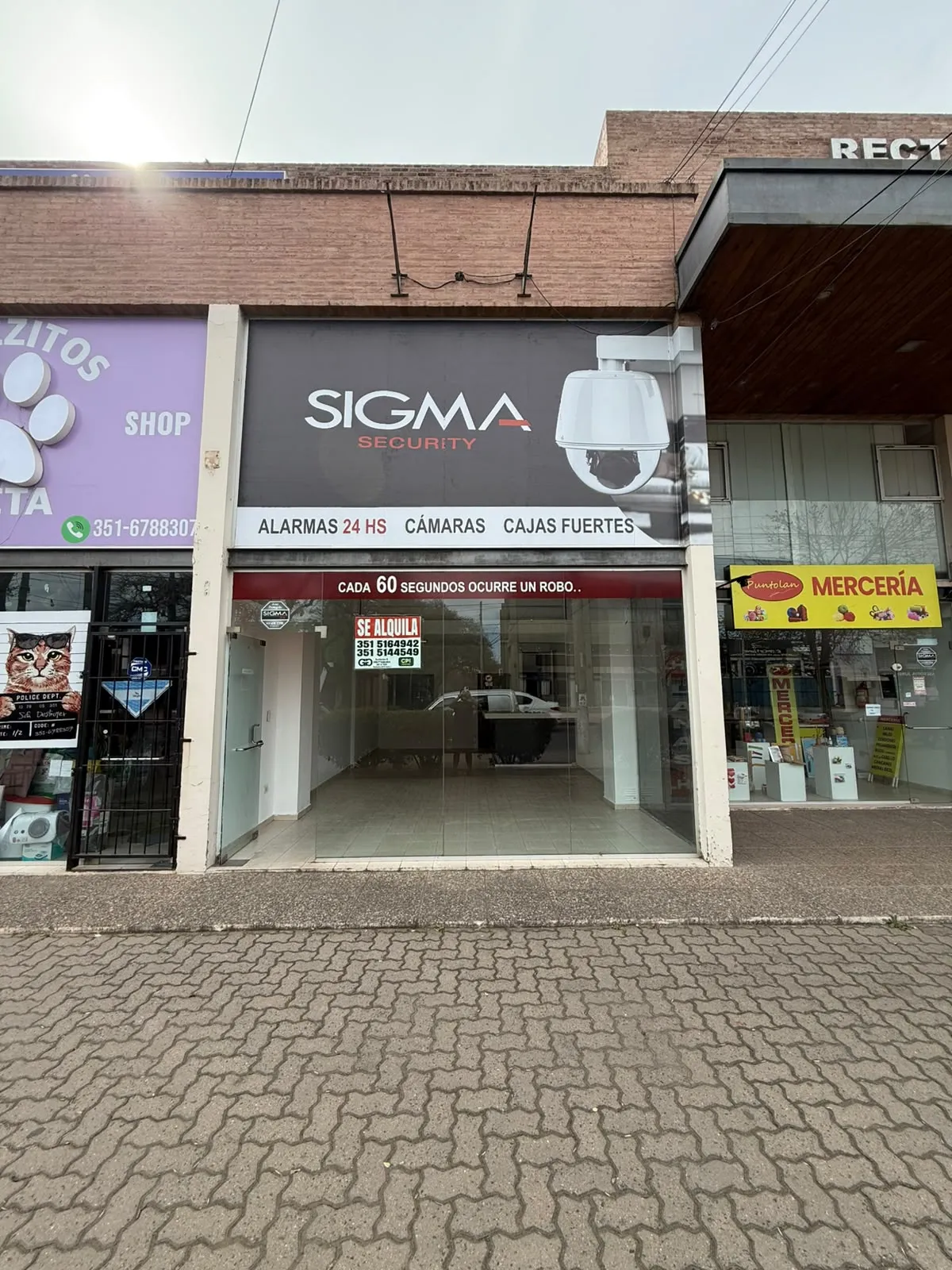 Local comercial en alquiler sobre Av. Recta Martinolli – Complejo Recta Office