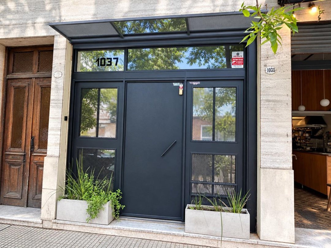 VENTA LOCAL CON GRAN ENTREPISO CABALLITO NORTE