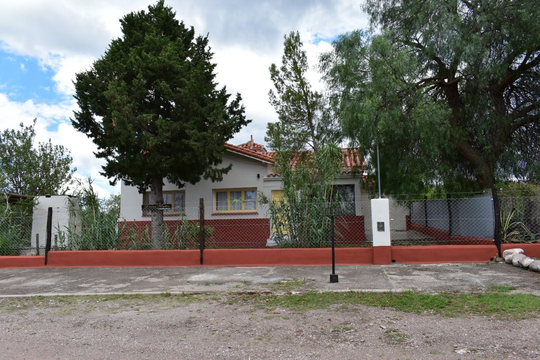 VENTA DE CASA CON DOS DEPTOS Y PILETA SANTA ISABEL