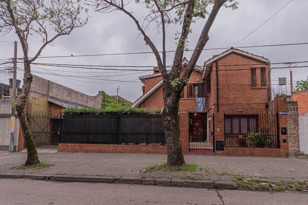 IMPORTANTE CASA A METROS DEL CENTRO DE ROSARIO