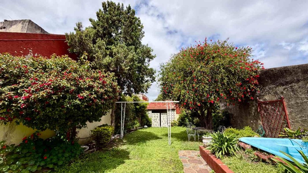 CASA SOBRE LOTE PROPIO 376 MTS (8,66  x 43 aprox)