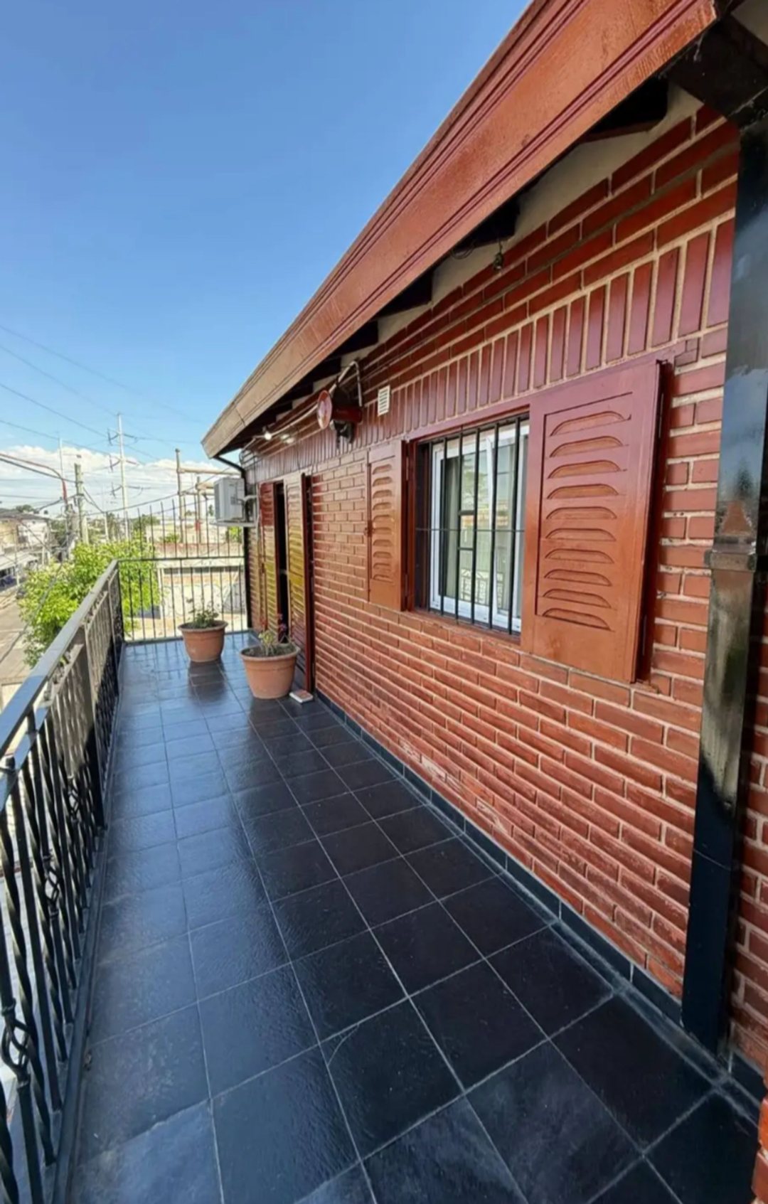 CASA 4 AMB. EN PLANTA ALTA + LOCAL COMERCIAL PB