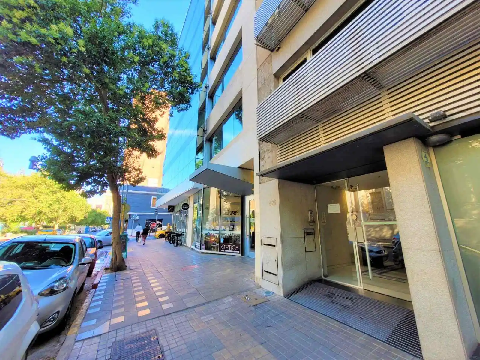 CENTRO-OFICINA MODERNA-4 PRIV BAÑO Y KITCHENETTE-D.QUIROS 525-