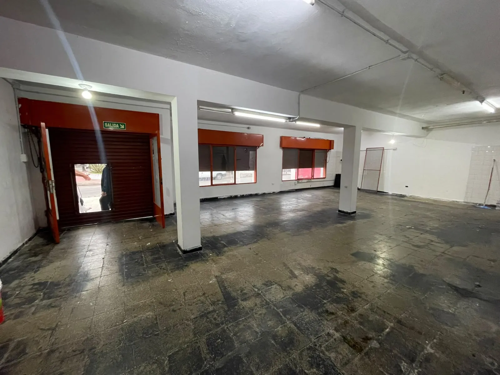 Alquiler Local Comercial en Esquina !