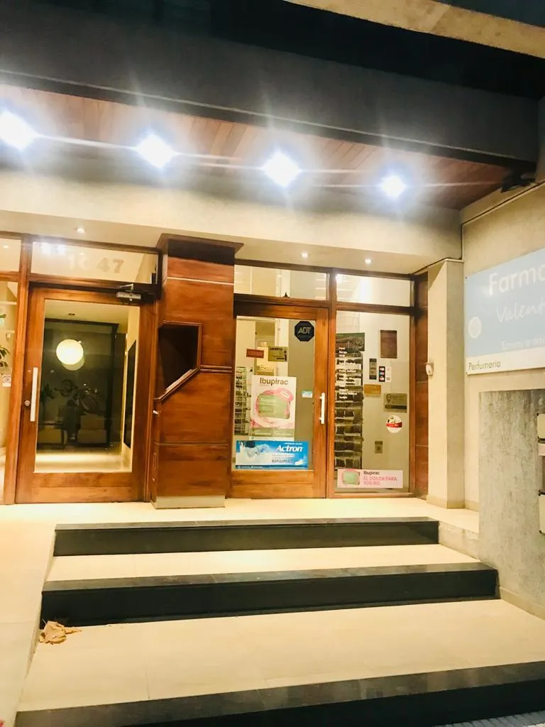 ATENEA Vende Local comercial Sobre calle Catamarca