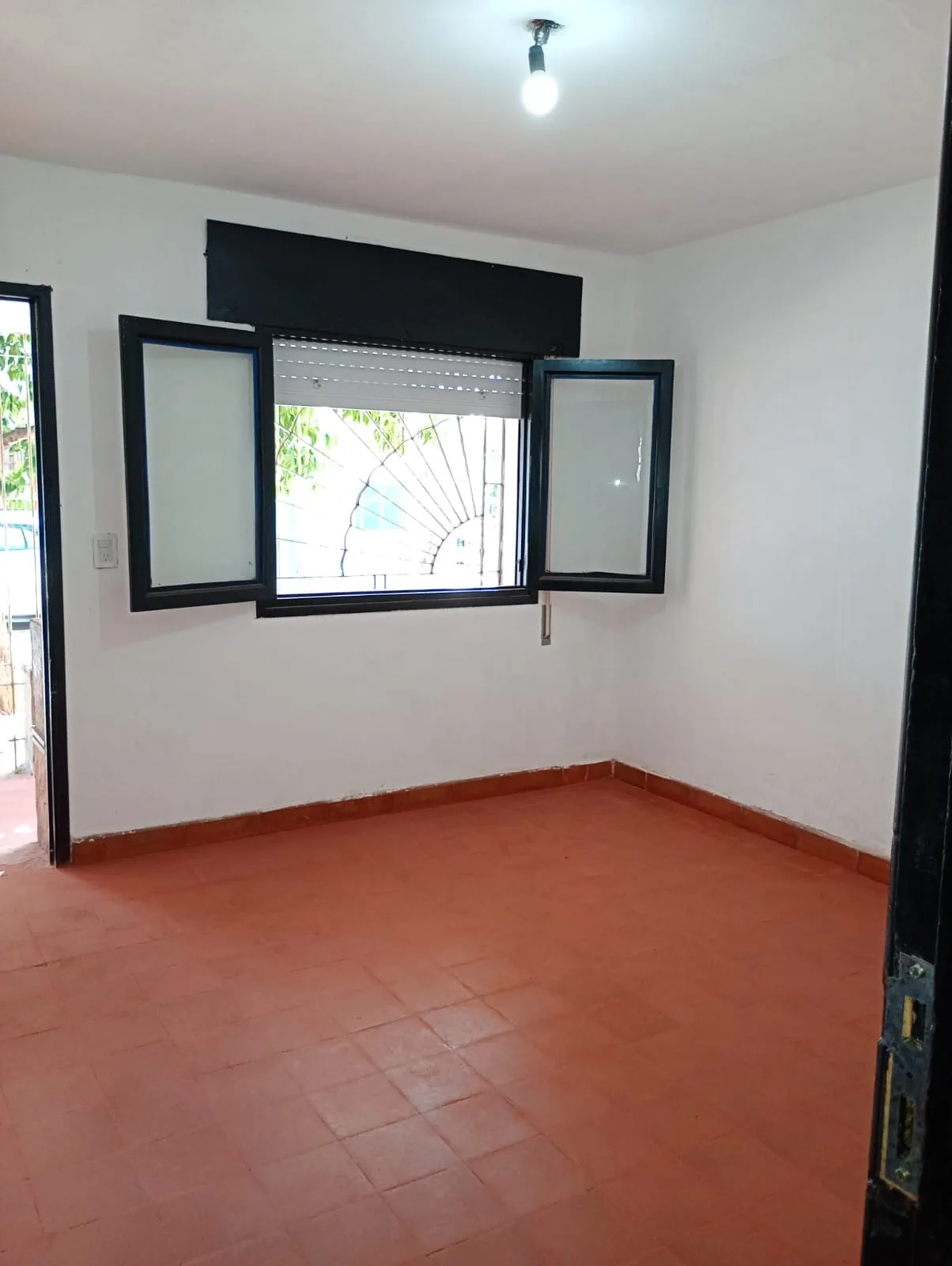EXCELENTE OPORTUNIDAD!!! CASA + GALPON EN ALTO LBERDI