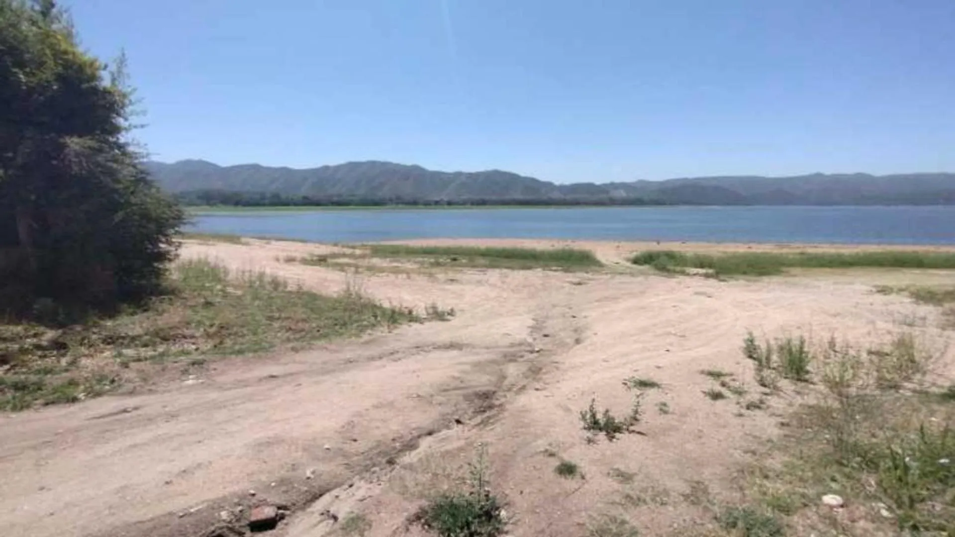 terreno frente al lago de 33x40 totales1300m2