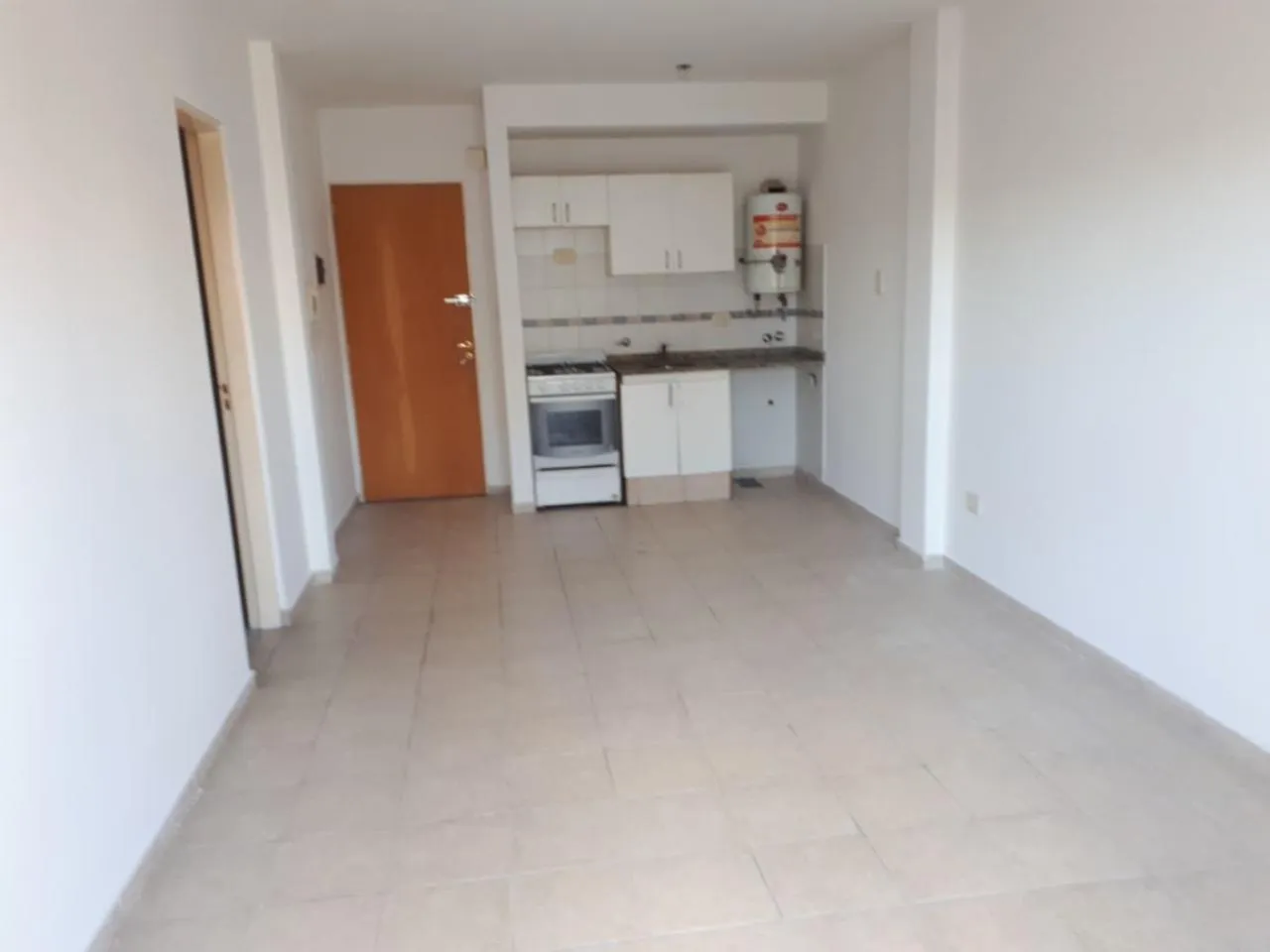 Alquiler Monoambiente  c/ balcón. Salta y Moreno $275.000