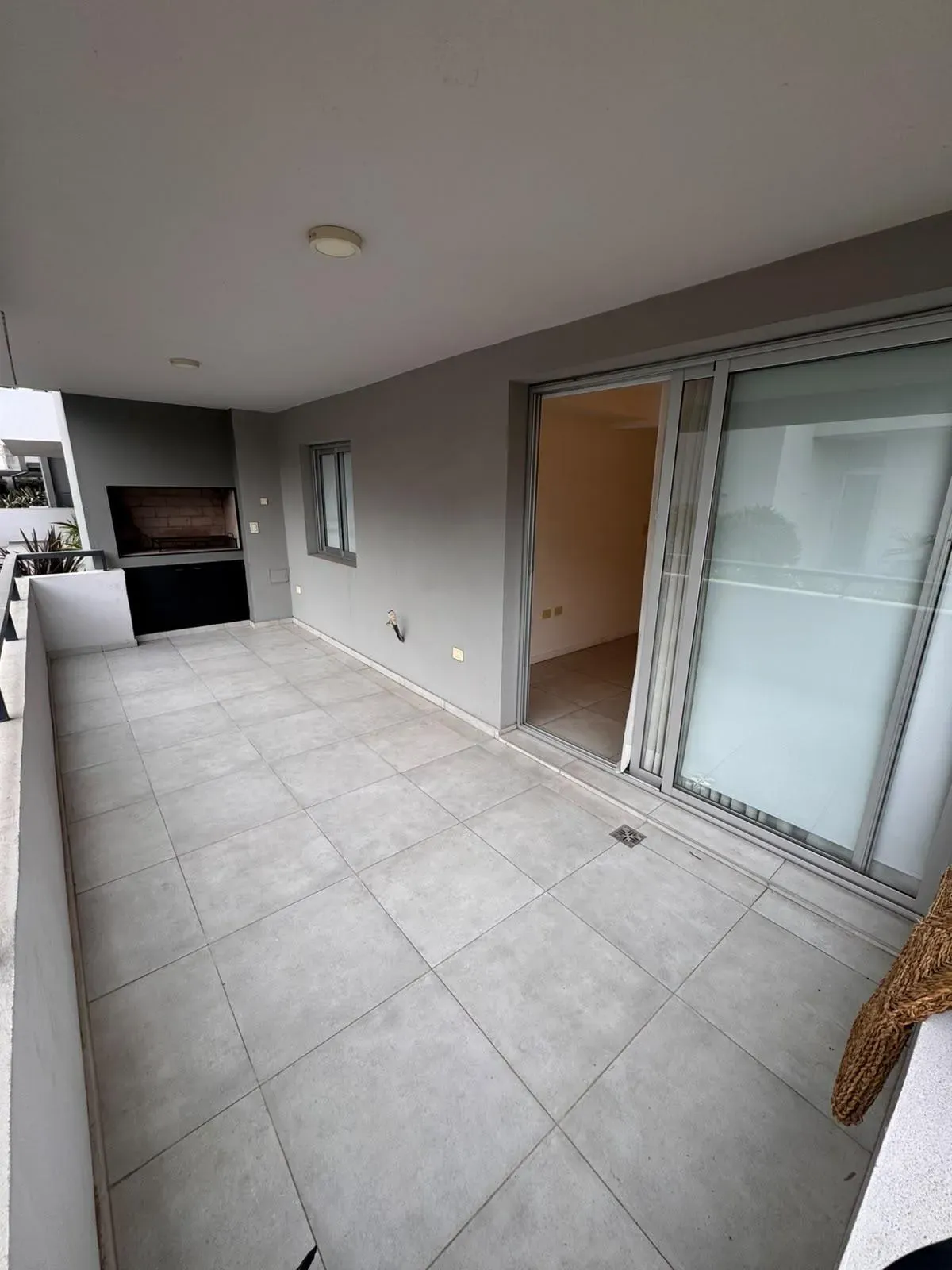 Departamento en VENTA 3 dormitorios planta baja / asador propio / cochera / SUM y pileta