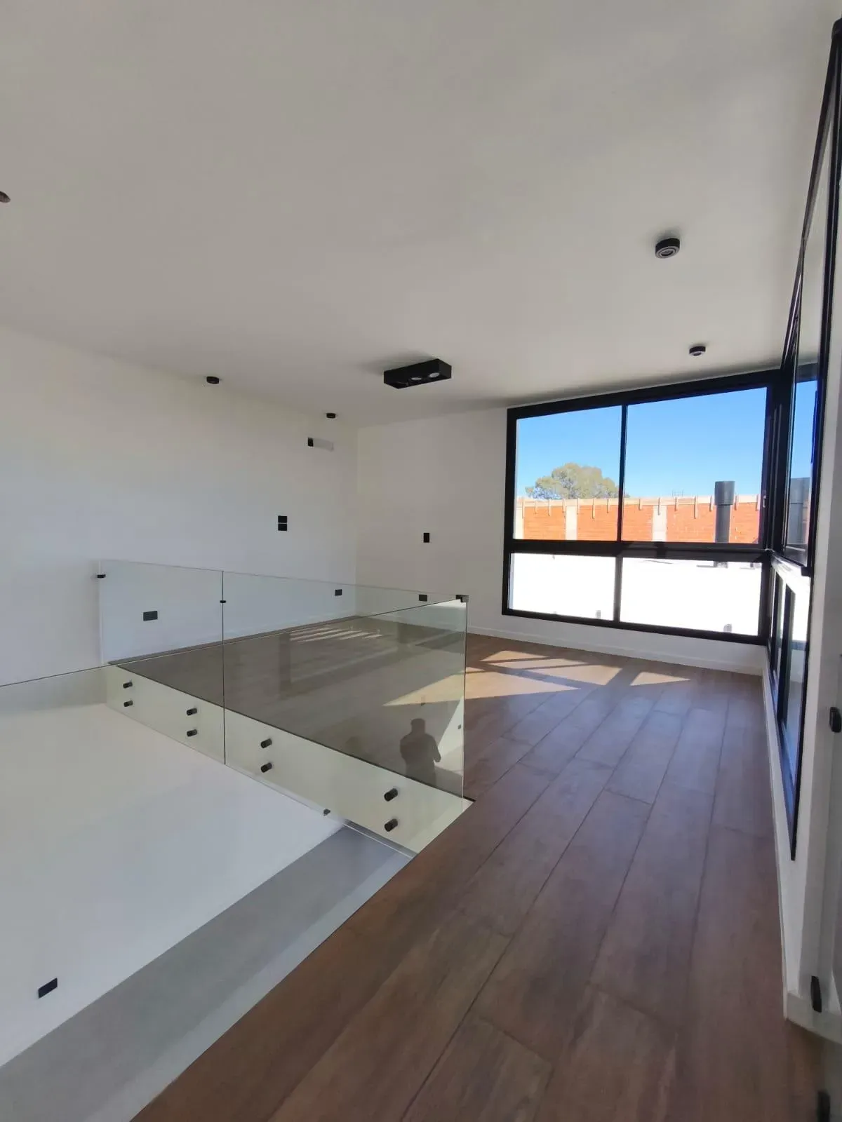 CASA EN LOTE 360MTRS ASADOR GALERIA DOBLE COCHERA TECHADA CON PORTON AUTOMATICO