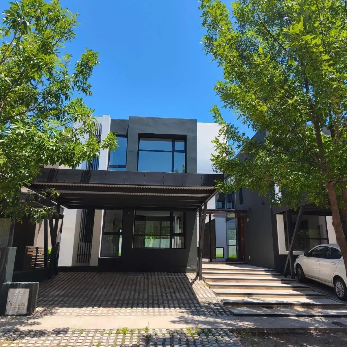 VENTA DUPLEX GREENVILLE II PARRILA DORMITORIOS 3 EN SUITE COCHERAS TECHADAS