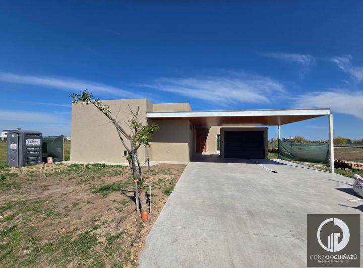 Casa · 800m² · 4 Ambientes · 2 Cocheras