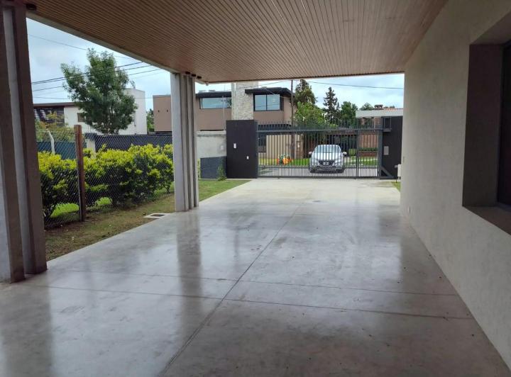 Casa · 280m² · 4 Ambientes