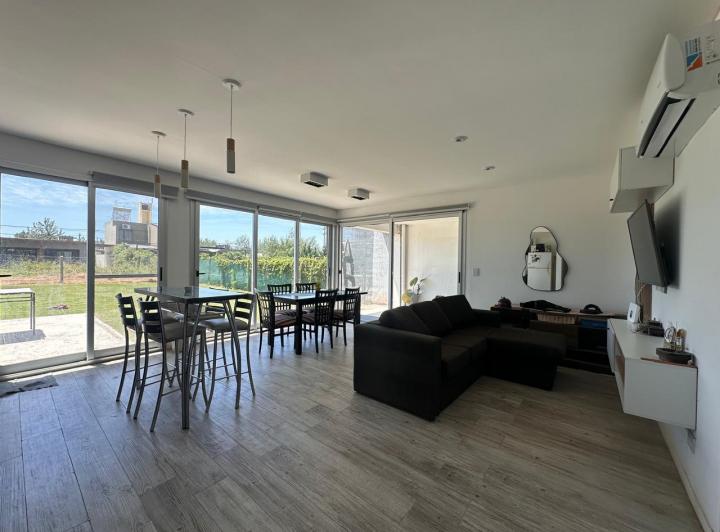 Casa · 144m² · 5 Ambientes · 2 Cocheras