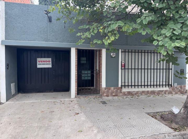 Casa · 200m² · 5 Ambientes · 7 Cocheras