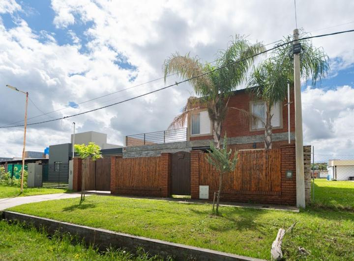 Casa · 146m² · 5 Ambientes · 3 Cocheras